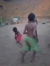 這么嗨，考慮過狗狗的感受嗎.gif